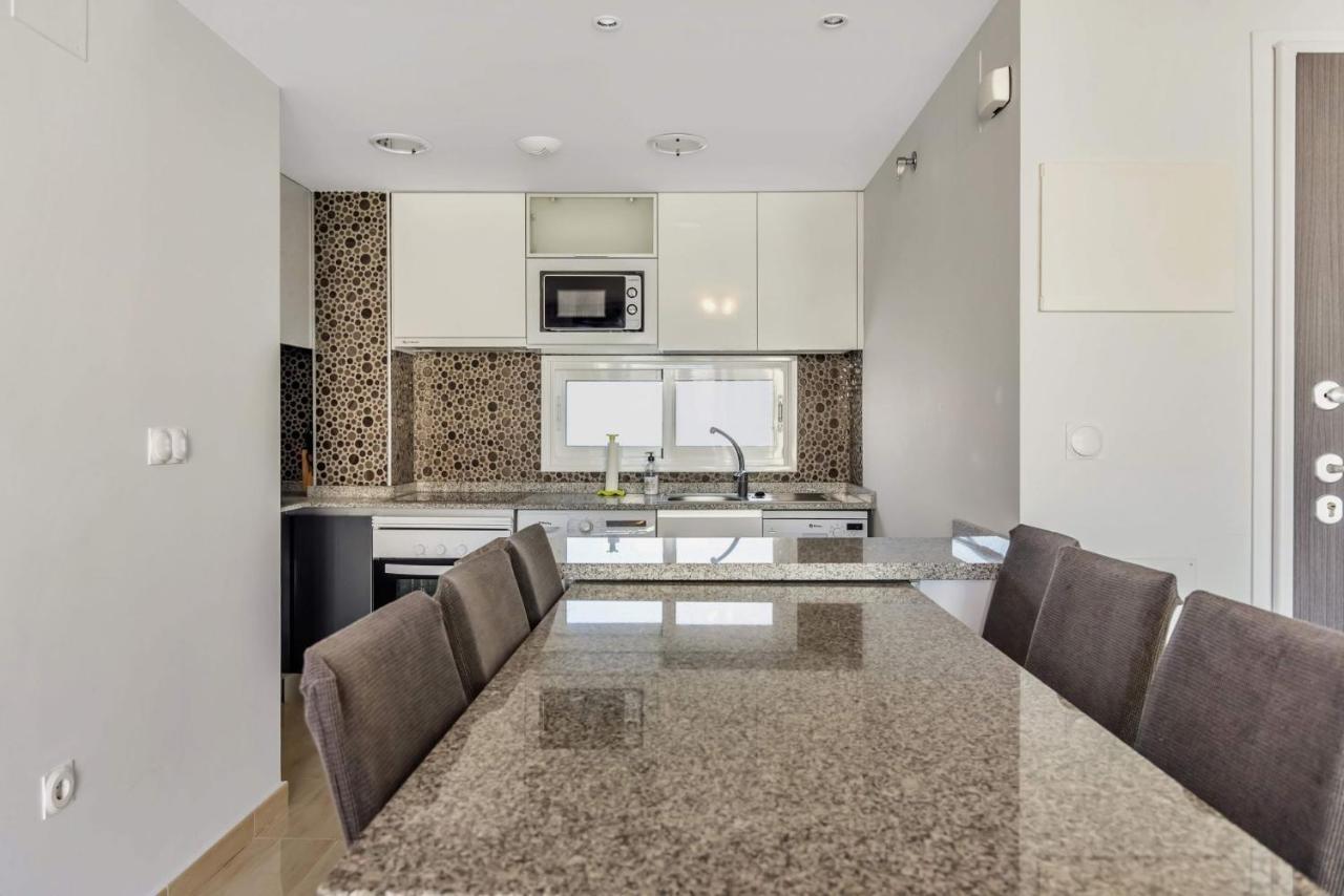 Fantastic 2 Bedroom Fully Furnished Modern Apartment In Walking Distance To All Amenities Villamartin Exterior foto